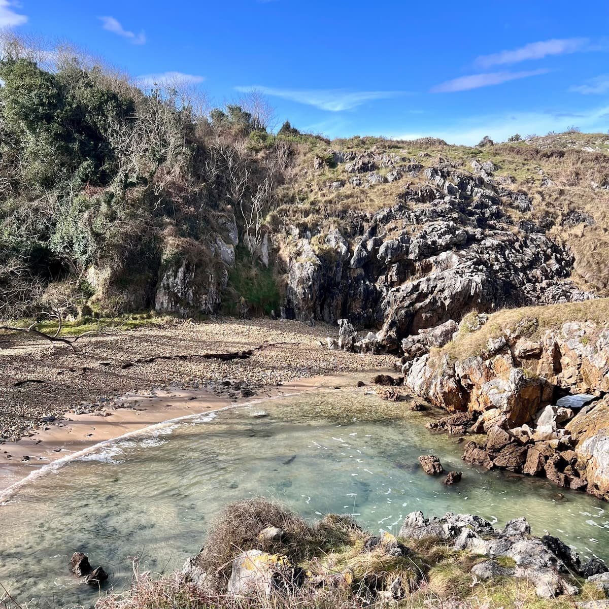 Joyas que te encuentras en el mirador de los acantilados de Buelna, en Llanes, Asturias