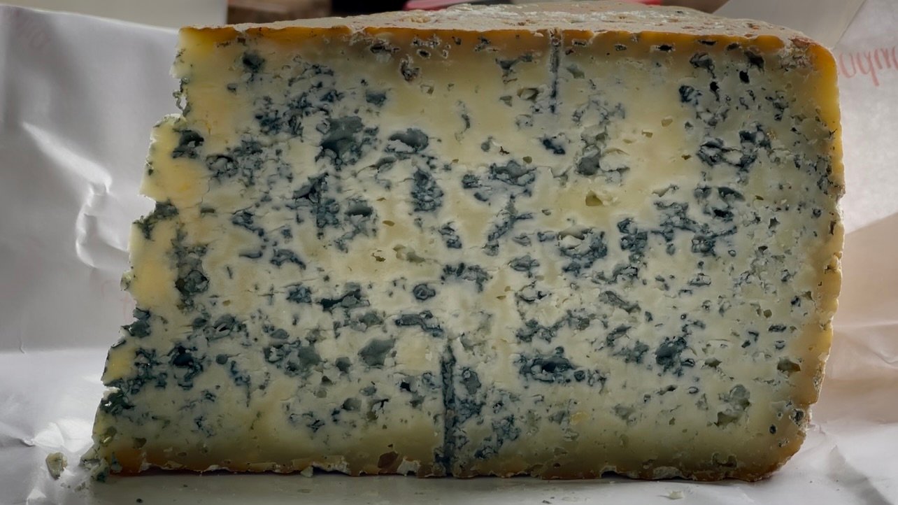 Queso Cabrales, un plato típico de Asturias y un imprescindible de la gastronomía asturiana