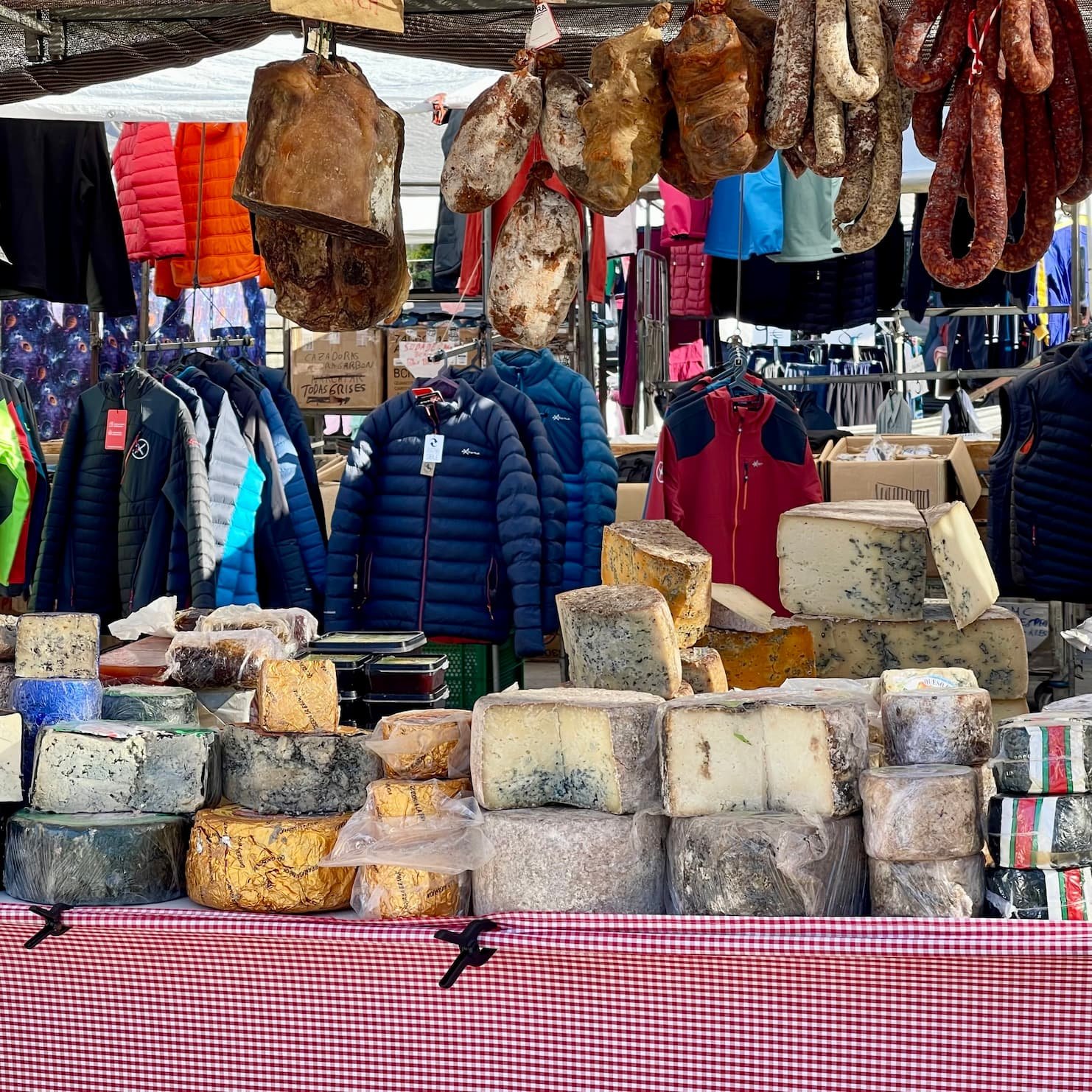Gastronomia del oriente asturiano como los quesos es algo que no te puedes perder en tu guia de Asturias