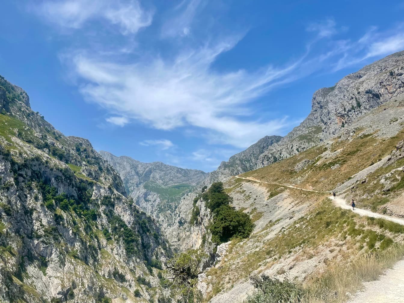 Inicio de la Ruta del Cares desde Poncebos en Asturias