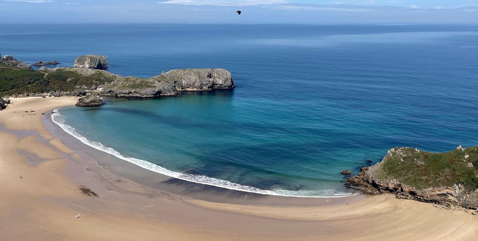 Mirador de Torimbia con vistas a la playa virgen, uno de los mejores paisajes de Llanes, Asturias